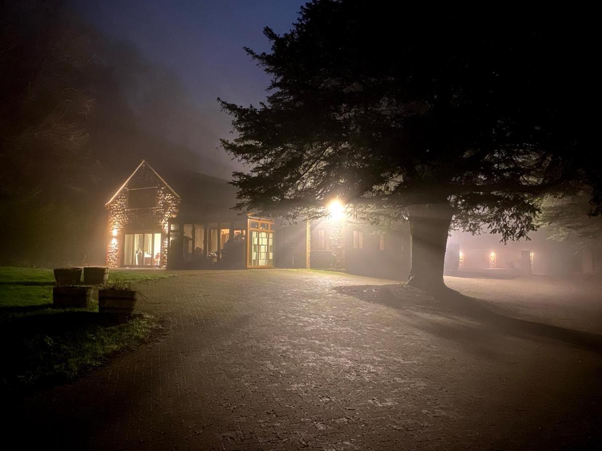 Отель Acorns Old Farm Felton  Экстерьер фото