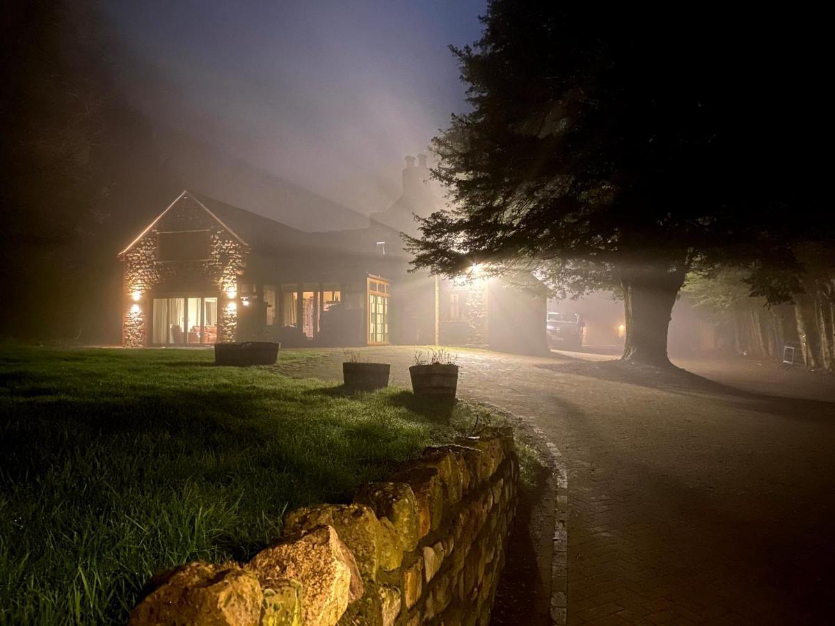 Отель Acorns Old Farm Felton  Экстерьер фото